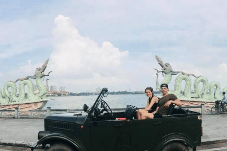 Historische jeeptour door Hanoi: een voorproefje van cultuur, bezienswaardigheden en plezierHistorische legerjeep van Hanoi: een voorproefje van cultuur, bezienswaardigheden en plezier