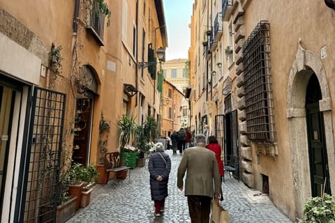 Highlights of Jewish Ghetto And Trastevere Walking Tour