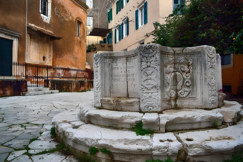 Perdámonos en las callejuelas del casco antiguo de CorfúTour a pie por la ciudad de Corfú: Historia y Cultura