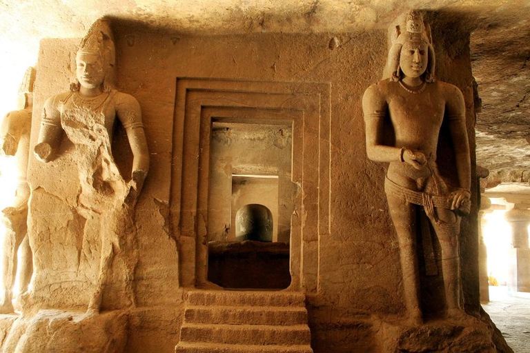 Mumbai: Private Guided Tour with Caves, Markets, and Art