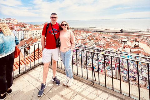 Découvrez l'histoire de Lisbonne à bord d'un tuk-tuk.Visite historique de Lisbonne en tuk-tuk électrique
