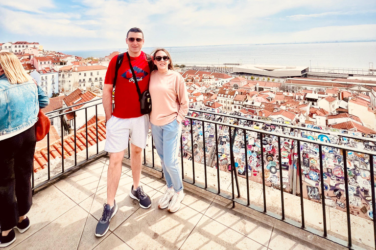Découvrez l'histoire de Lisbonne à bord d'un tuk-tuk.Visite historique de Lisbonne en tuk-tuk électrique