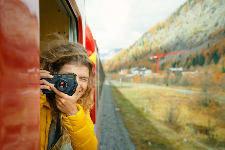 Depuis Milan : Excursion d'une journée à St Moritz et dans les Alpes avec le train rouge de la Bernina