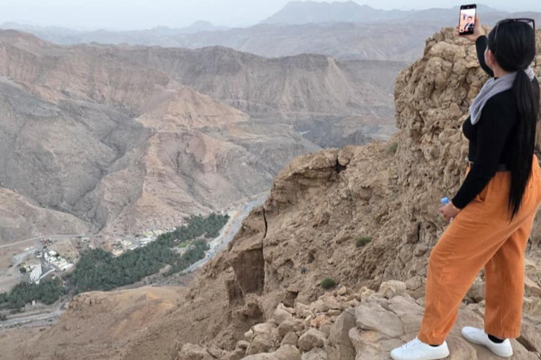 Muscat: Saal Walk Guided Hike with Sunset & City Views Tour