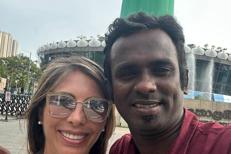 From Negombo: Colombo City Tour and Kandy Drop (Full Day)