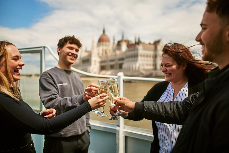 Budapest: Summer Brunch & Cruise with Prosecco or Cake Brunch & Cruise with Unlimited Prosecco