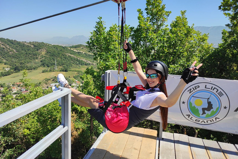 Tirana : Tour d'adrénaline à Petrela sur la plus longue tyrolienne des Balkans