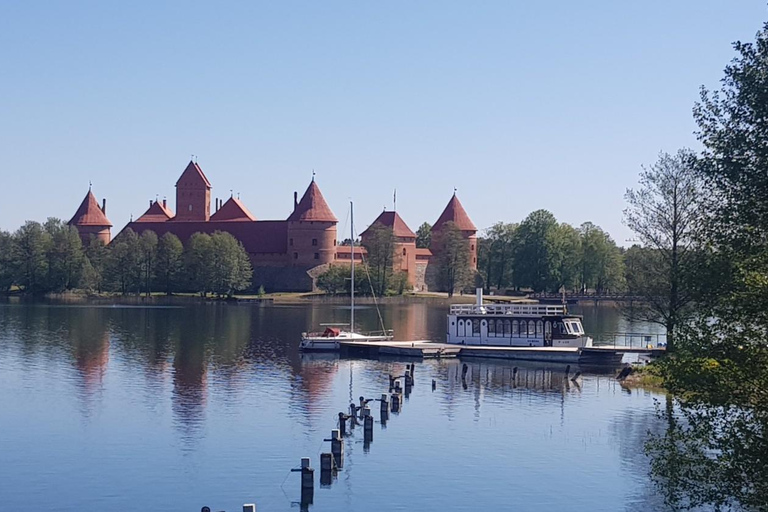 Vilnius: Passeio de bicicleta autoguiado em Trakai com ingressos de tremVilnius: Tour guiado de bicicleta por Trakai com ingressos de trem