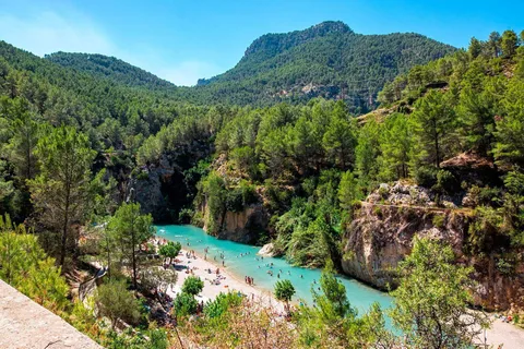 Von Valencia aus: Montanejos mit geführter Wanderung und Schwarzer Höhle