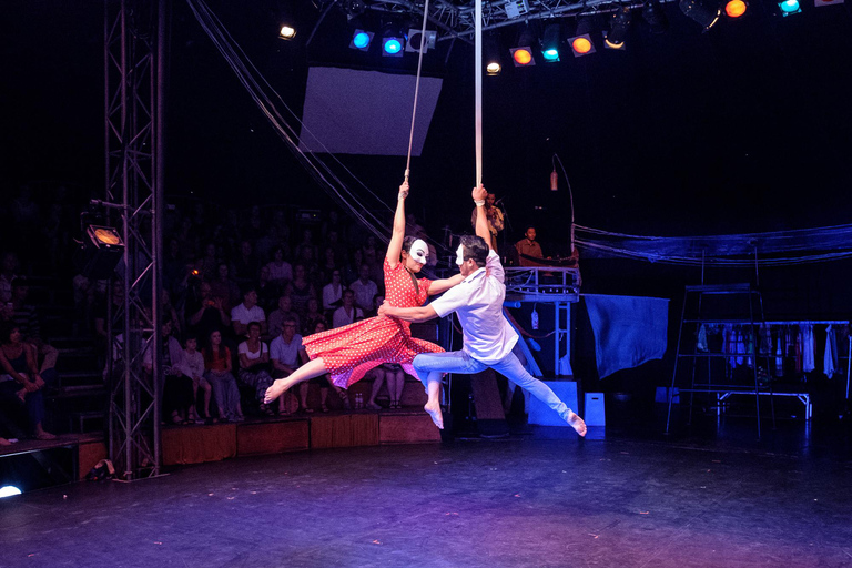 Tour gastronômico de rua e Phare Circus com traslados de Tuk-TukPasseio com acompanhante (máximo de 8 pessoas)