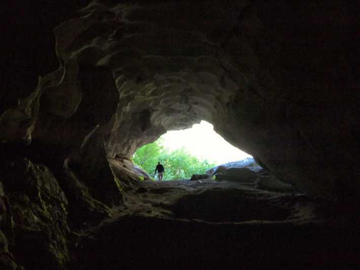 Da Tirana: Escursione a piedi alla grotta di Pellumbas e al canyon di Erzeni