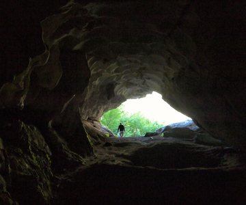 Da Tirana: Escursione a piedi alla grotta di Pellumbas e al canyon di Erzeni