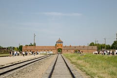 Ab Krakau: Selbstgeführte Tour durch Auschwitz-Birkenau & Transfer