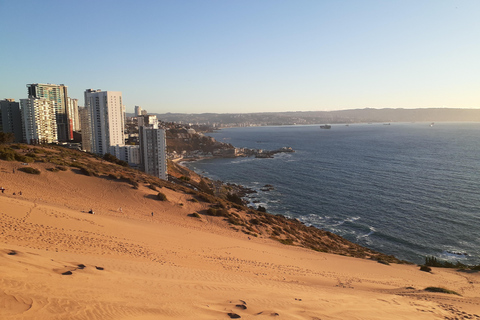 Sandboarding e pôr do sol nas dunas de ConconPôr do sol nas dunas de areia de Concon