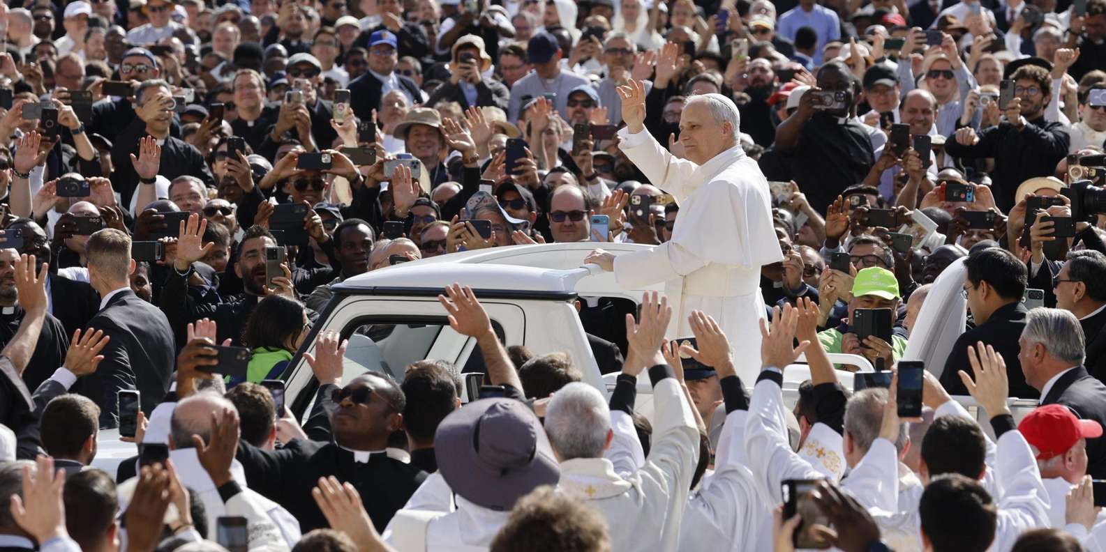 Rome: Escorted Papal Audience Experience with Entry Ticket