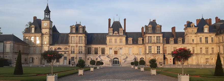 Au départ de Paris : Château de Fontaine bleau & Vaux-le-Vicomte