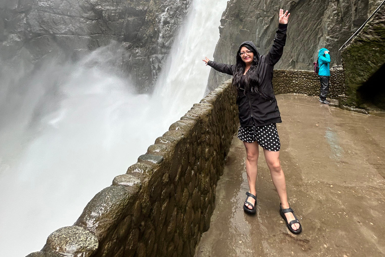 Quito: 7-Days Avenue of Volcanoes Tour with Guide