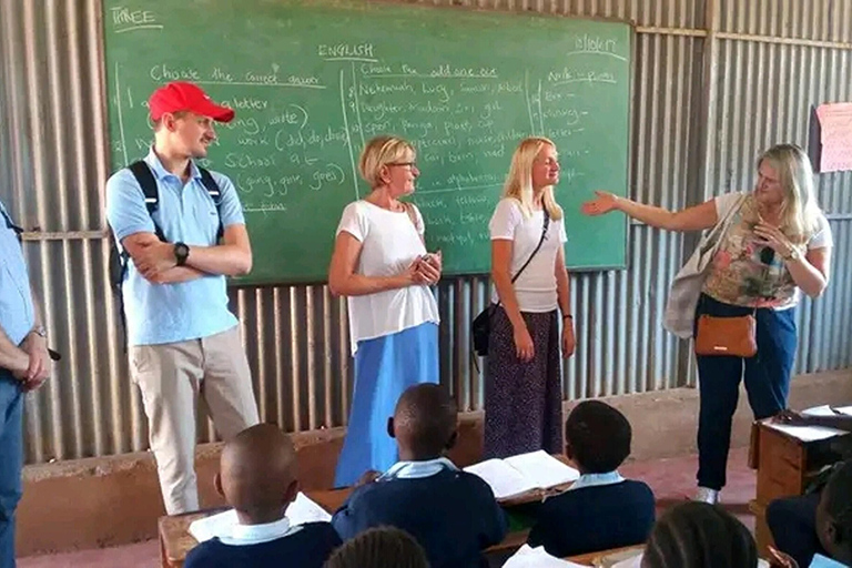 Nairobi Kibera Slum: Kinderheimbesuch und Spendentour.