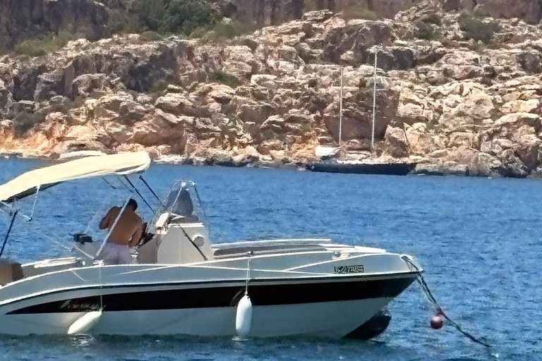 Malta: Private Boat Charter to Comino & Blue Lagoon Malta: Afternoon Private Boat Charter Comino & Blue Lagoon