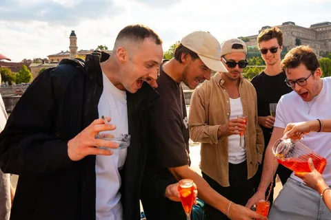 Boedapest: Sunset Sightseeing Cruise met Onbeperkte Cocktails