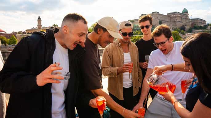 Budapest: Sunset Sightseeing Cruise with Unlimited Cocktails