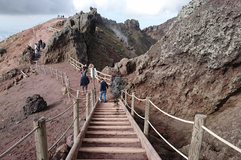 Pompeii & Vesuvius: Tour from Naples Tour in English/Spanish/Italian - Max of 8 Participants