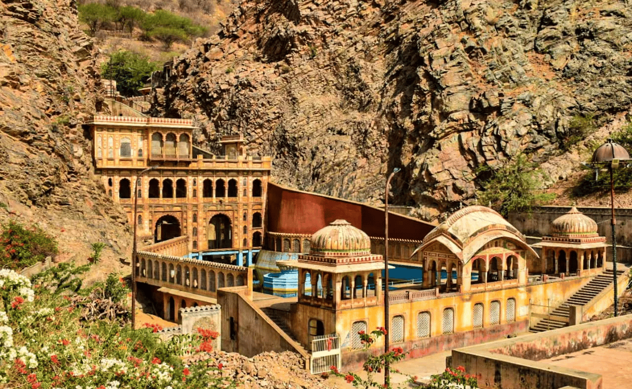 Jaipur: Morgendliche Führung durch den Affen-Tempel mit Besuch des lokalen Marktes