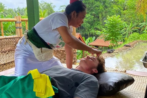 Bali: Palm Reading, Aura Chakra & Blessing Ceremony