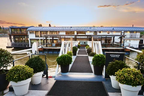 Dîner romantique sur un bateau debout Restaurant pour 2 personnes