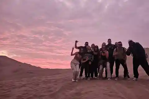 Lima: Viagem de 1 dia a Paracas e ao Oásis de Huacachina com vinho e dunas