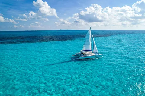 Cancun: Chichen Itza + Catamaran to Isla Mujeres combo in 2 days