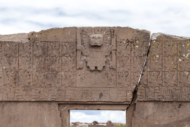 La Paz: Tiwanaku Ruins & Lake Titicaca Day Trip