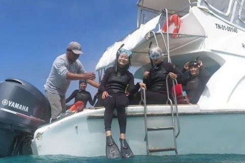 Hele dag Pinzon Island, eindigend in la Fe met snorkelen