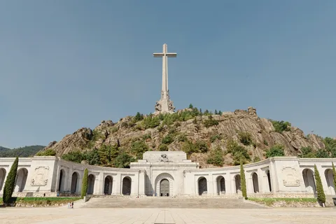 Excursión al Monasterio del Escorial y Valle de los Caídos desde Madrid