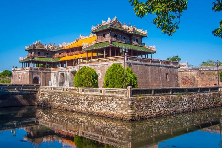 Hue: Imperial City, gravar med bil och engelsktalande förareBesök 7 platser