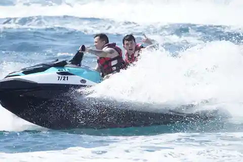 Барселона: тур на водном мотоцикле без лицензии, отель W – фотографии включены
