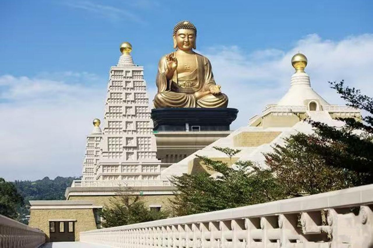 A Canvas of Faith and Art:A Poetic Day Trip to Kaohsiung 9-Hour Journey (Eight-Seat Business Car)