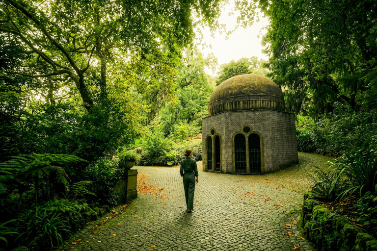 From Lisbon: Sintra, Pena, Regaleira & Cascais Day Trip Private Full Experience: Day trip (Spanish Host)
