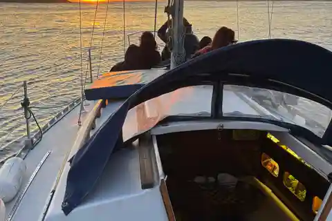 Porto: City Views or Sunset Tour with Drinks