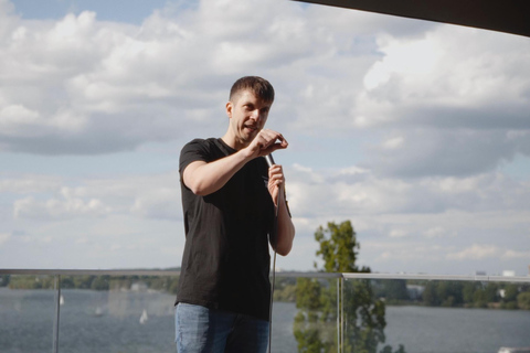 Moin Comedy Club: Rooftop Comedy med utsikt över AlsterMoin Comedy Club: Komedi på takterrassen med utsikt över Alster