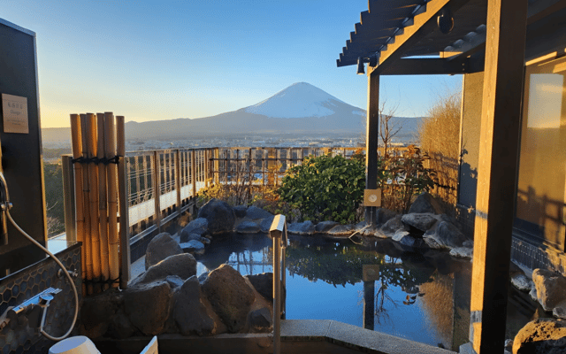Mt. Fuji Highlights Tour with Oshino Hakkai & Hot Spring
