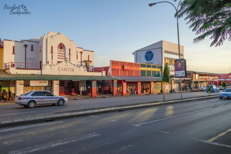 Livingstone: Airport Pickup & Victoria Falls Tour With language Guide