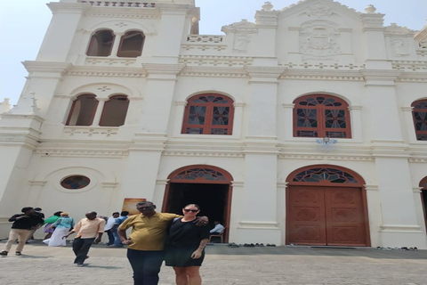 Kochi: Tuk-Tuk-Ausflug mit versteckten SchätzenKochi: Ausflug mit dem Tuk-Tuk zu versteckten Schätzen