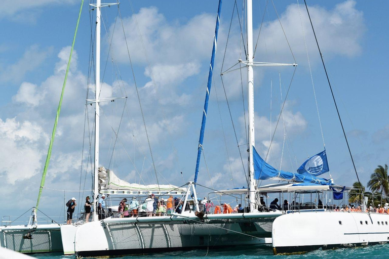 Isla Mujeres: Catamaran Cruise with snorkel, lunch & drinks Only Entrance No Transportation