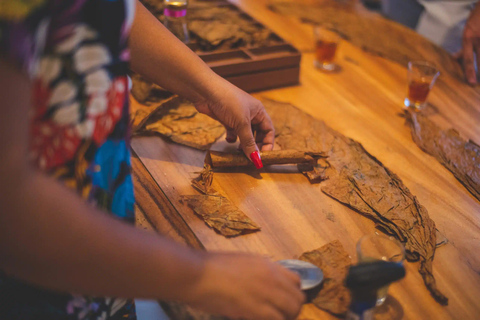 Cartagena: Cigar Rolling & Rum Tasting with Expert Guide