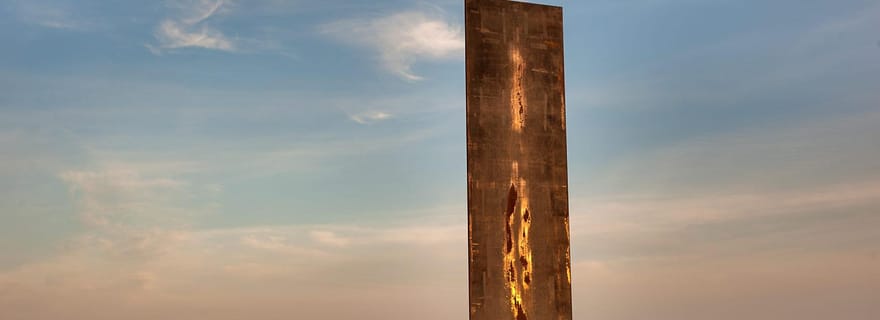 À l'ouest du Qatar Richard Serra, Mushroom Hills, piste de courses de chameaux