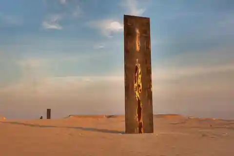 Doha: Richard Serra Skulptur, Mushroom Hill, Kamelrennbahn