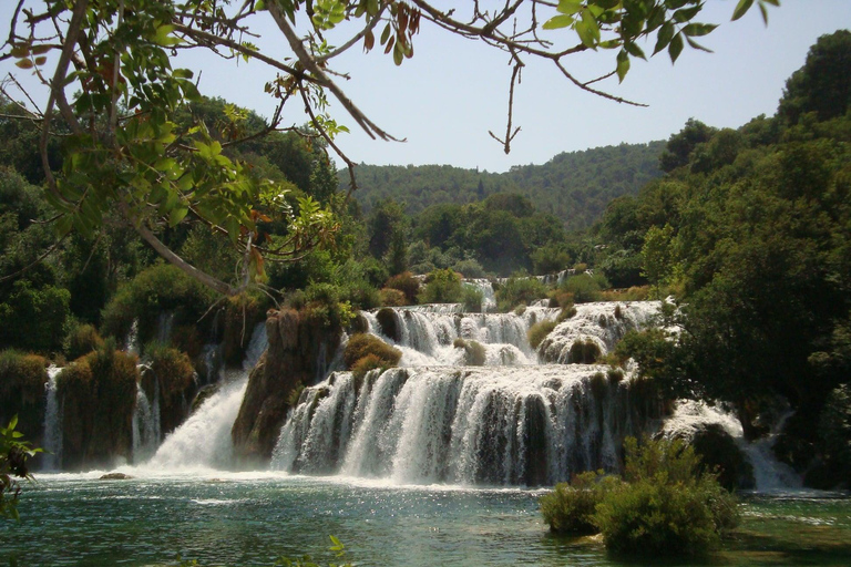 Krka-Wasserfälle:Private Tour mit Weinverkostung und Wüste