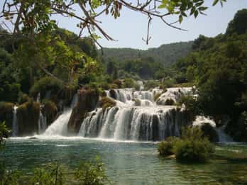 Split/Trogir: Private Tour zu den Krka-Wasserfällen mit Weinverkostung