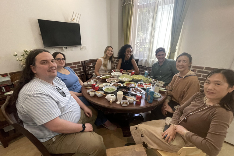 Shanghai: Dine at Local Home with English Speaking Hosts